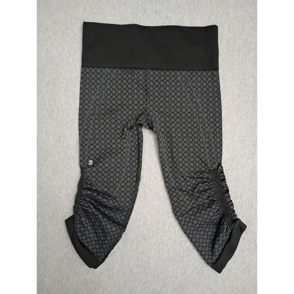 Lululemon In the Flow II Crop Leggings Black Grey Geometric Trellis Size 4